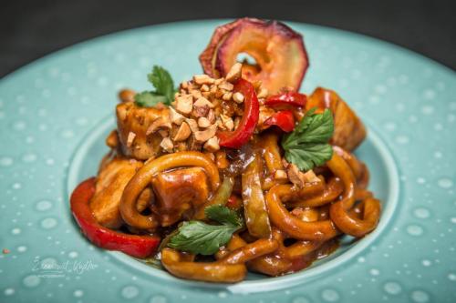 Udon Hoisin z kurczakiem