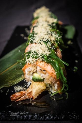Wakame Sake Roll