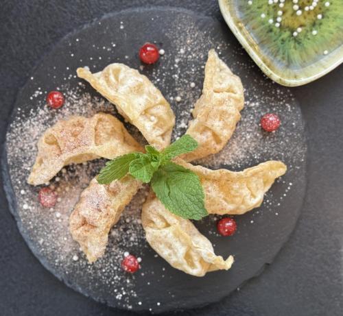 Pierożki Gyoza z jabłkiem