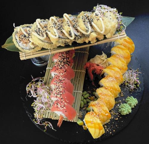 Mango Ika RollUramak Ebi ten MaguroFutomak Sake tataki